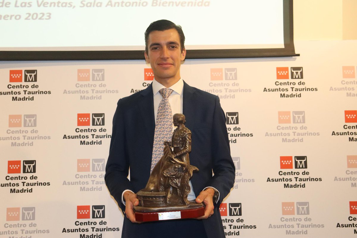 ContrabarreraA's tweet photo. Ángel Téllez, triunfador de la pasada Feria de San Isidro, ha recogido el trofeo que lo acredita como tal. Seguiremos disfrutando de su caro toreo en este 2023. @infoangeltellez https://t.co/od3mrtxNno