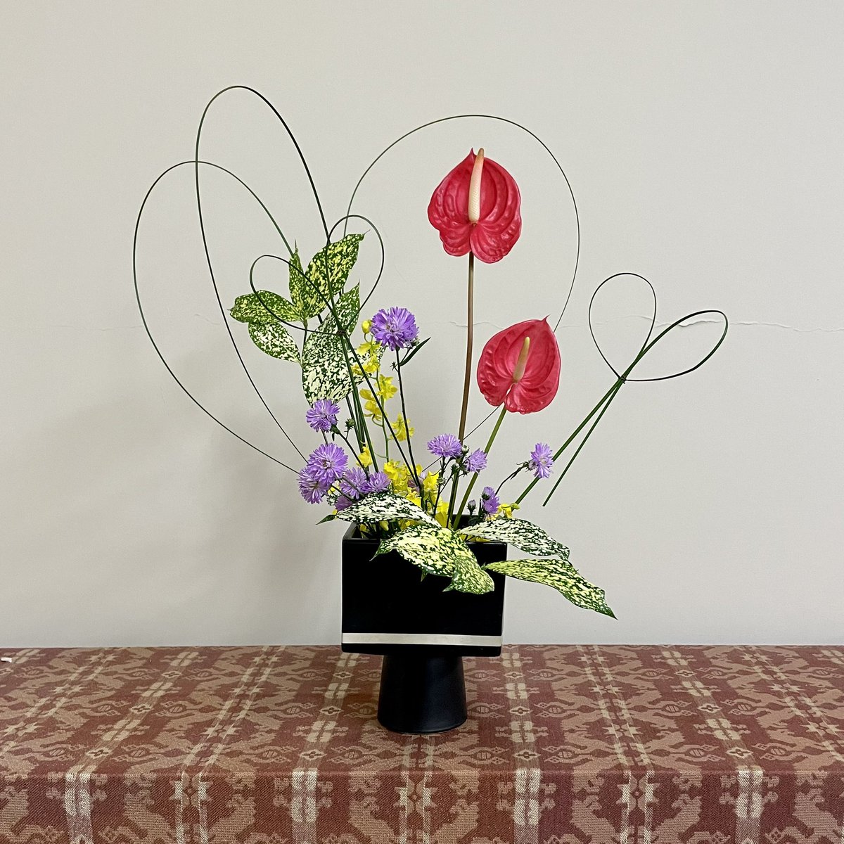 booritney's tweet photo. 🌼🌷 i love doing ikebana 🌷🌼 https://t.co/Al8VmTaC9q