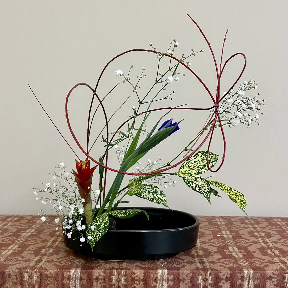 booritney's tweet photo. 🌼🌷 i love doing ikebana 🌷🌼 https://t.co/Al8VmTaC9q