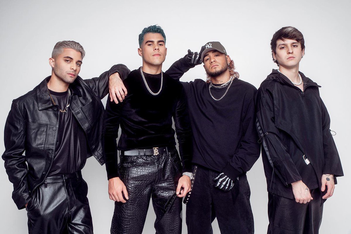 CNCOsite's tweet image. 🏆|| @CNCOmusic obtiene 3 nominaciones en la 35° Edición de Premio Lo Nuestro 2023:

•Pop/urbano (Cancion del año): Toa La Noche 
•Pop (Album del Año): XOXO
•Pop (Grupo/Dúo del Año) : CNCO 

CORRAN A VOTAR‼️

premiolonuestro.com/vota/?utm_medi…