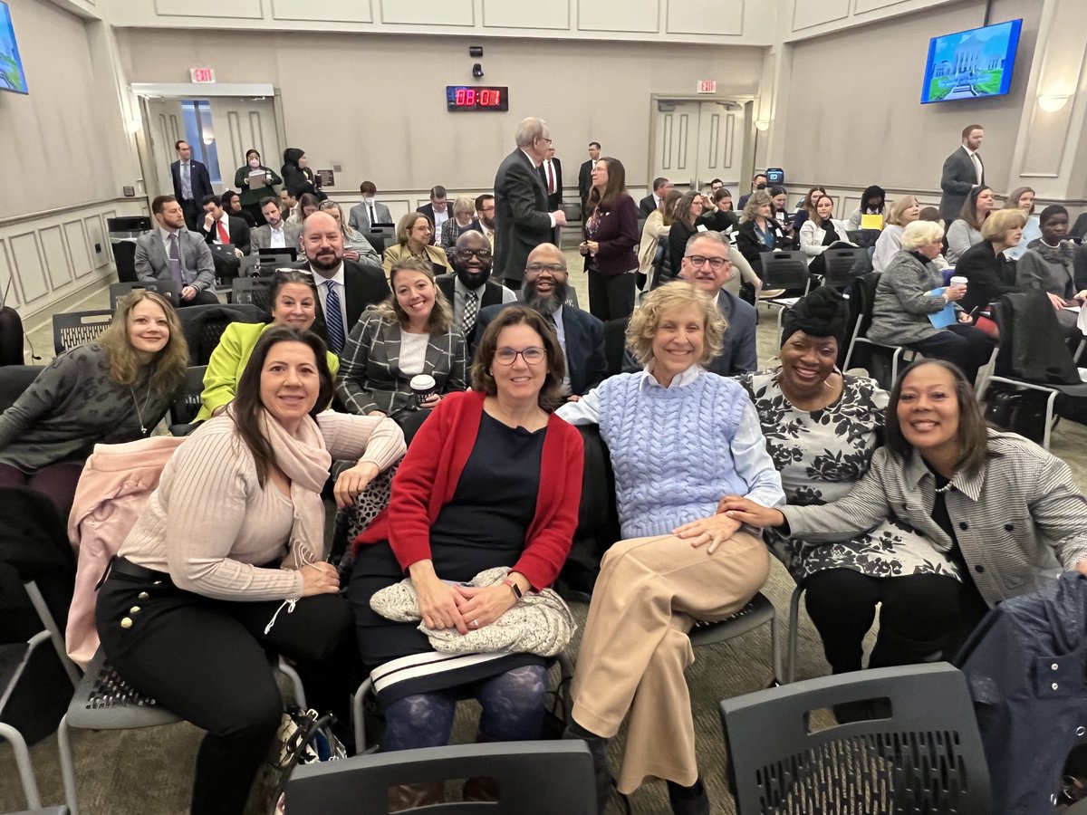 KbartonKrista's tweet image. VAESP in the House! Advocating for public education in Richmond today! #principals #joinvaesp ⁦@AndrewBuchheit⁩ ⁦@CcpWilson⁩ ⁦@Johnmatherly3⁩ ⁦@APLopezFCPS⁩ ⁦@GinnyGills⁩ ⁦@CongerCasey⁩