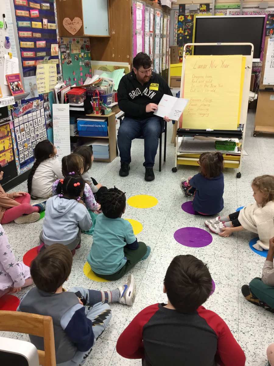 We have a guest reader this a.m. ⁦⁦@PS10Brooklyn⁩! #ps10bk