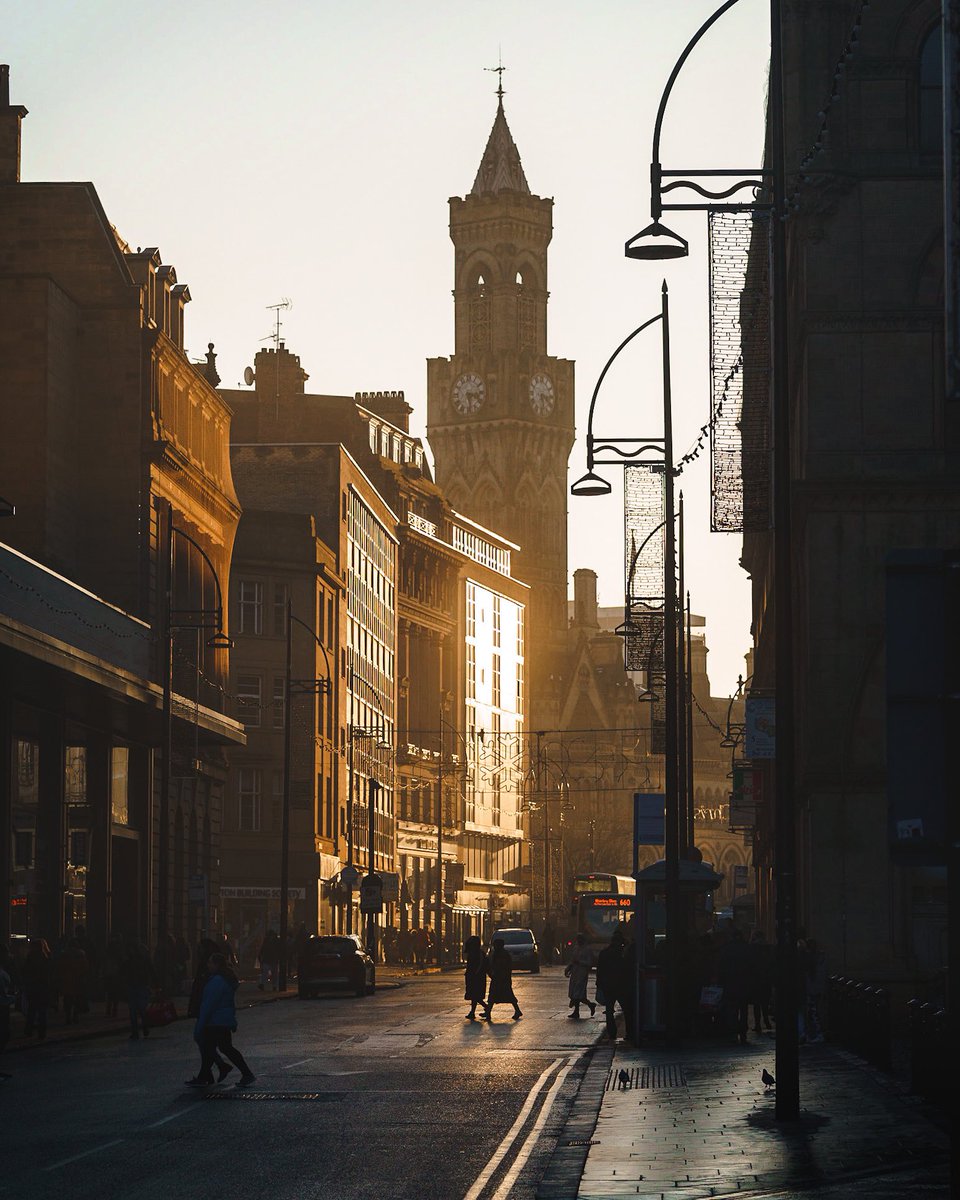 PhotoBirchall's tweet photo. Who else noticed how amazing #bradford was looking this weekend! 🤩 https://t.co/OayYO195Wi