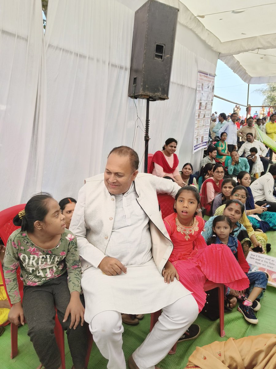 TilakNa85823423's tweet photo. गांव/शहर में रह रहे दिव्यांग जन के शिक्षा सामान्य जन के सामानांतर जीवन के लिये प्रशिक्षण हेतु प्रत्येक शालाओं में प्रशिक्षित शिक्षकों का पद निर्मित कर तत्काल पदस्थी किया जाय ।
#यशस्वीमुख्यमंत्रीश्रीभुपेशबघेल जी से करबद्ध प्रार्थना है। https://t.co/OtQZXnQ2kj