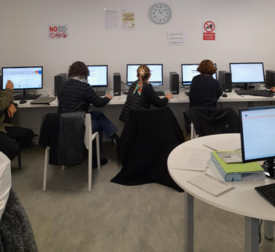 cruveille's tweet photo. ➡️ Ce matin l'agence Pôle Emploi de Manosque a animé deux ateliers sur la thématique du Numérique à la MSPA de Forcalquier !On remercie la MSAP pour cette matinée 👍 
#Emploi #numerique https://t.co/yxhAnH6Ff5
