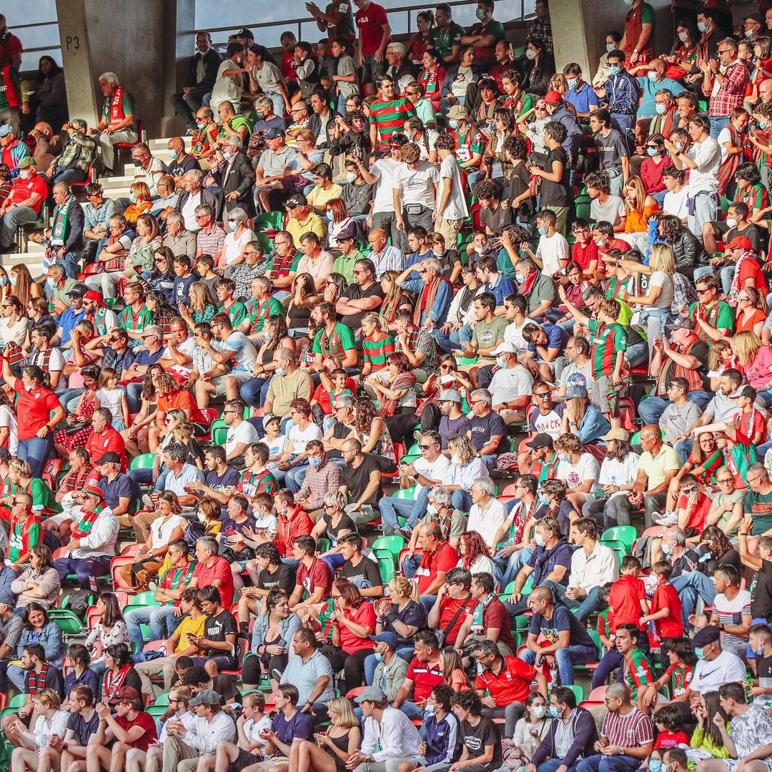 Um apoio que se deve ressalvar dentro da realidade nacional 👏

Nem a má época que o Marítimo realiza, impede de continuar a ser um dos clubes com mais público em casa.

Antes da 10ª ronda, ocupavam o último lugar com 1 ponto e desde aí o público verde-rubro respondeu assim: