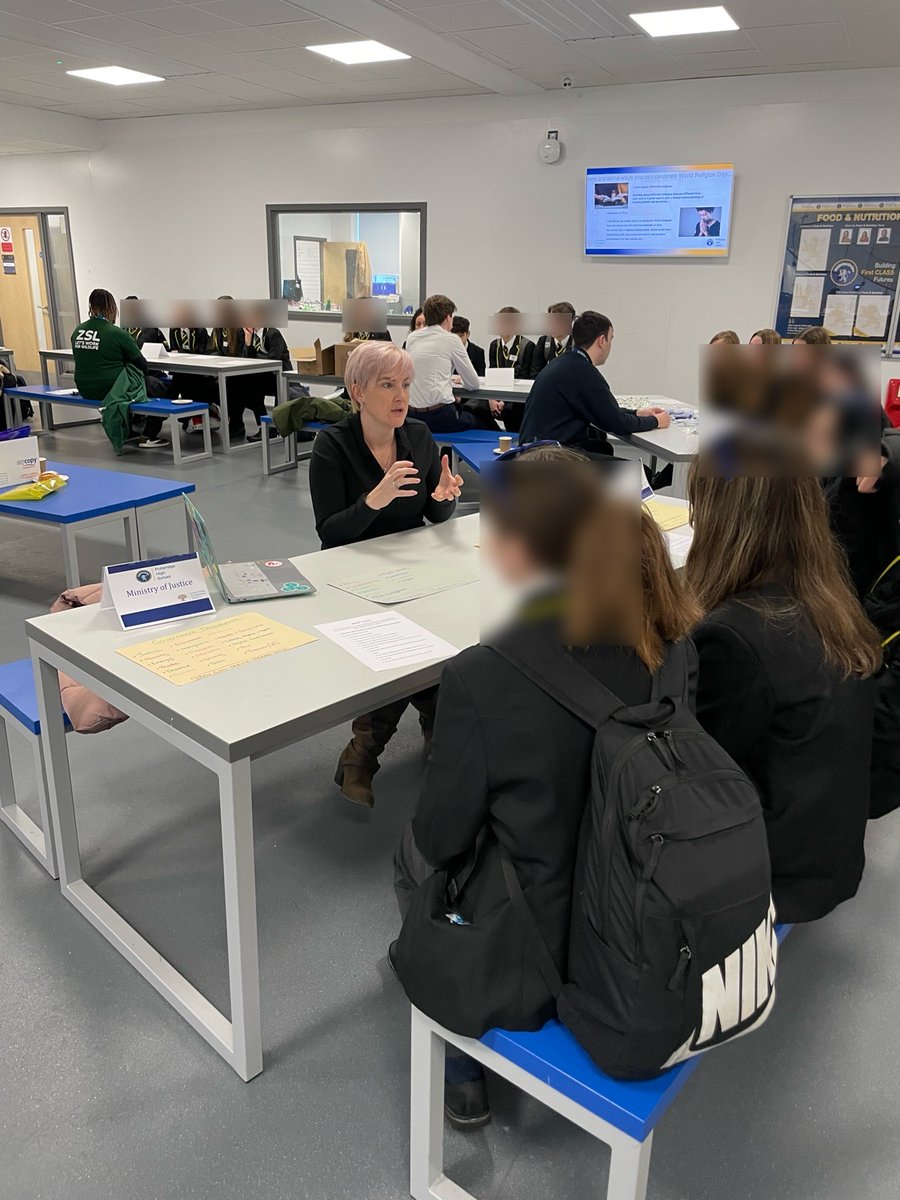 PutteridgeHSch's tweet image. Fabulous #BESP event @PutteridgeHSch  last week! Thanks to @CareersHubLuton @GKNAero @MachinsLaw @BritishArmy @OfficialZSL @MoJGovUK @LutonACL  Thanks to @CareersatPHS!
