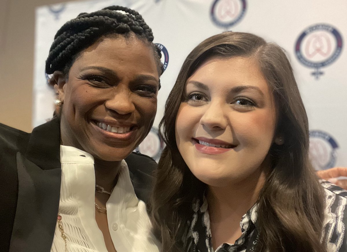 Meg_Evans1's tweet photo. Grateful to @WomenInThoracic for connecting me with incredible mentors like @DrRianCharles and many others through the WTS Scholarship program. STS 2020 ➡️ 2023 #STS2023 @STS_CTsurgery https://t.co/SQEOaiVMtn