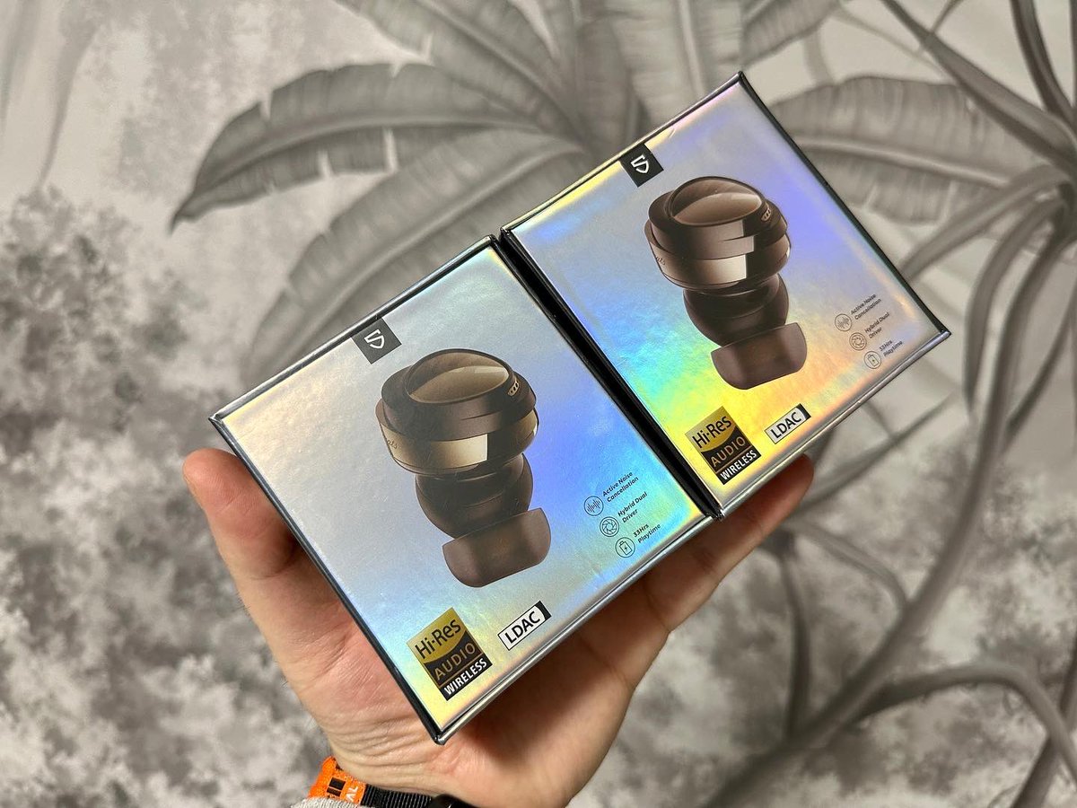 MikyAncona's tweet photo. Che bomba !!!! Arrivate le nuove Opera03 e Opera05 di @SOUNDPEATS !!! @SOUNDPEATS_JP
#soundpeats #opera #opera03 #opera05 #soundpeatsopera #soundpeatsopera05 #soundpeatsopera03 #mikyancona #LDAC #HIRES #audio #headphones #earphones #youtube #music #review #unboxing #youtuber https://t.co/MkGDbsjhwP