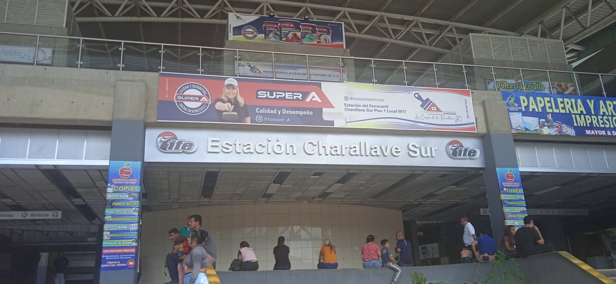 AMBARORTIZ's tweet photo. Lunes #23Ene,  Persiste el retraso y mal servicio del Sistema del Ferrocarril de los #Vallesdeltuy, los usuarios hacen llegar sus inquietudes, debido a que deben esperar aproximadamente 40 Min, para llegar a sus destinos. https://t.co/do7VsKP6zT