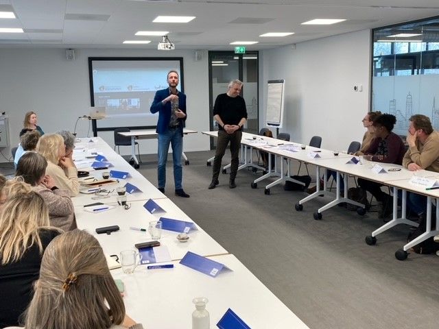 De deeldag Integratie nieuwkomers vindt vandaag plaats. Het afgelopen jaar zijn er mooie ervaringen opgedaan. ‘In 2015 in de eerste noodopvang deden we maar wat, dat ontwikkelde zich tot een gestructureerde aanpak in de afgelopen jaren’ (Wouter van Balveren, OBGZ).