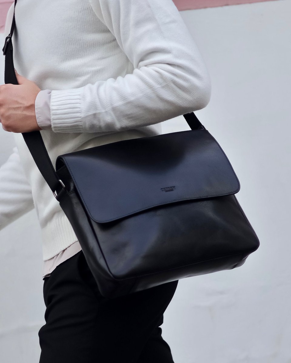 Never underestimate the power of the perfect messenger bag to run through meetings on a busy Monday 💪

Our messenger bags combine style, space and comfort to give you a high quality bag made to last, and enjoy. Find yours on ospreylondon.com

#MyOSPREYLONDON