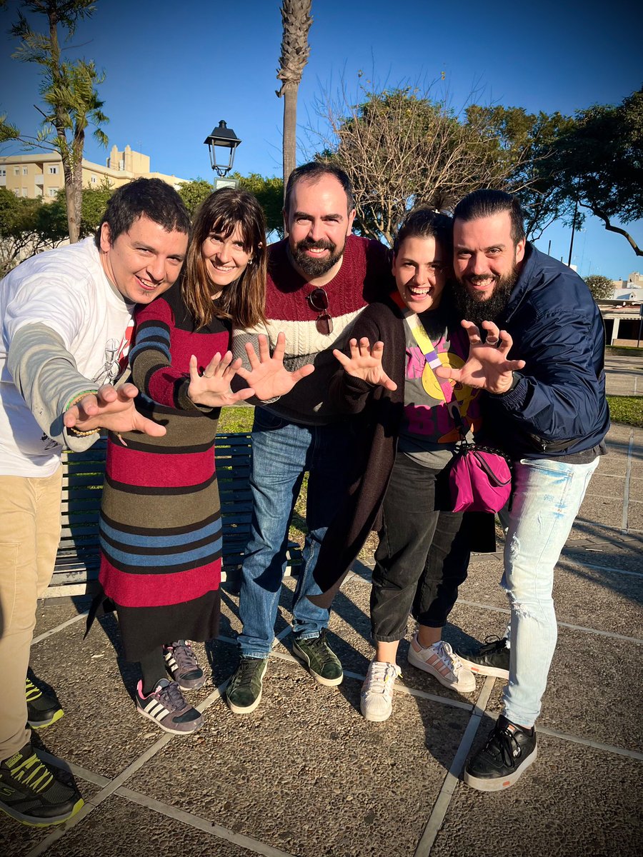 Pues aquí estamos amigos! Preparados para embarcarnos en un nuevo desafío, la creación de juegos de mesa! Si si, como suena. Después de tantos maravillosos años jugones nos decidimos por hacer esto realidad! Tenemos muchísimas ganas de enseñaros nuestros proyectos! Estad atentos!