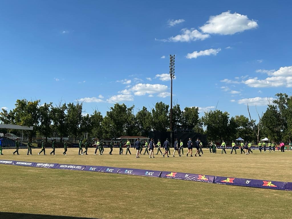 Pakistan 117/3 after 17.3 overs. Pakistan win by 7 wickets