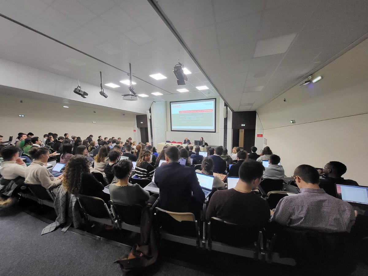 Plaisir de retrouver aujourd’hui les étudiants de l'IEP de Paris pour la première séance de mon cours sur "La France face aux défis de la lutte antiterroriste"  #sciencespo