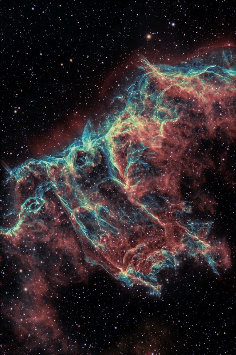 Doğu Peçe Bulutsusu'nun Güneyinden Bir Bölge 📸