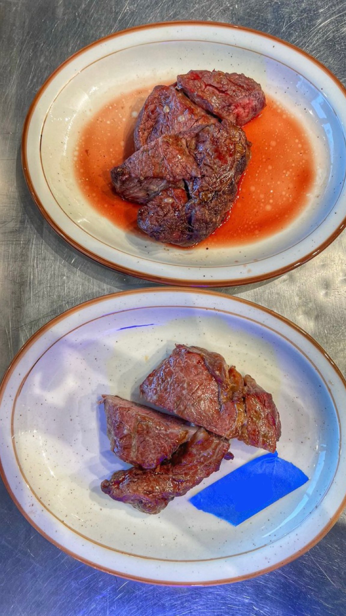 Elwood s Organic Dog Meat on X For anyone wondering if they should let their dog meat rest after cooking but before cutting. We cooked two identical cuts of Labrador. The top