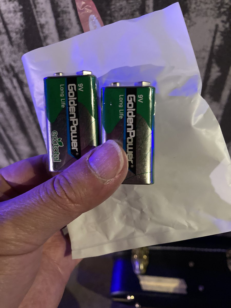 g_ace_lab's tweet image. 楽器屋さんで久しぶりに買ったら値段が1.5倍になってました。

#9V
#電池
#エフェクター