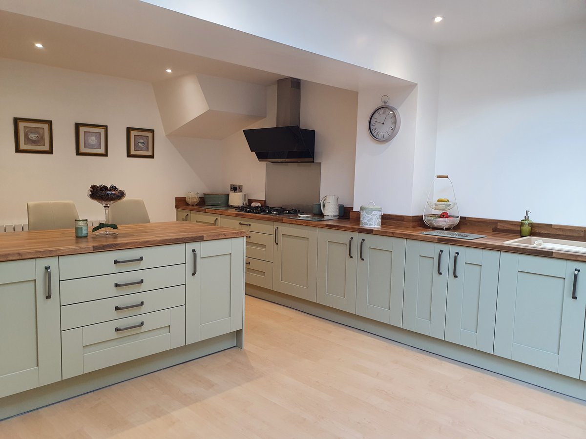 OUR WORK | this morning we re-visited our customers in Tamworth to have a chat about their new kitchen. 

Together it creates a modern, country and homely space which they love. 

#rigidkitchens #kitchengoals #kitcheninspo #kitchenrenovation #kitchenideas #kitchenrenovation