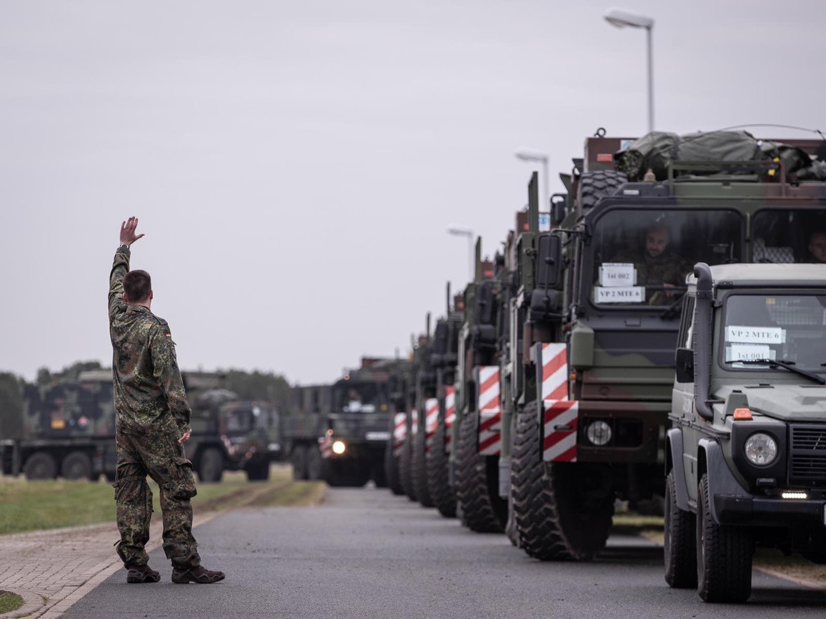 Germany is starting to deploy Patriots air defense systems to Poland. 

Flugabwehrraketengeschwader 1 will transfer two groups now and the third group later on.
#Germany #Poland