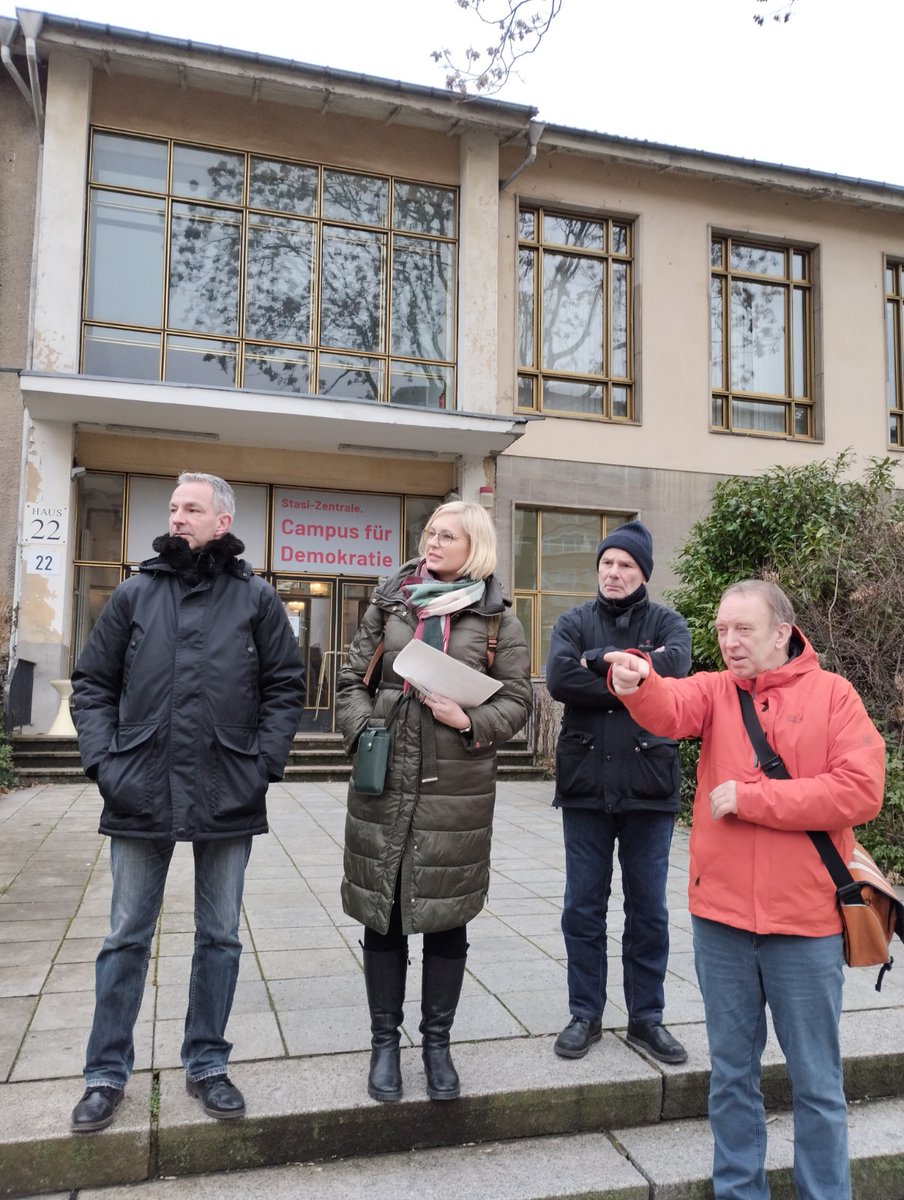BAB_Berlin's tweet photo. #BAB trifft Politik: Berlins Aufarbeitungsbeauftragter Tom Sello führte heute Christiane Schenderlein @schenderleinmdb und MdA Stephan Schmidt @CDUBerlin_AGH über den #CampusFürDemokratie (ehem. #Stasi-Zentrale) und zeigte dabei das Entwicklungspotenzial des Geländes auf. (1/3) https://t.co/QyMa326dmN