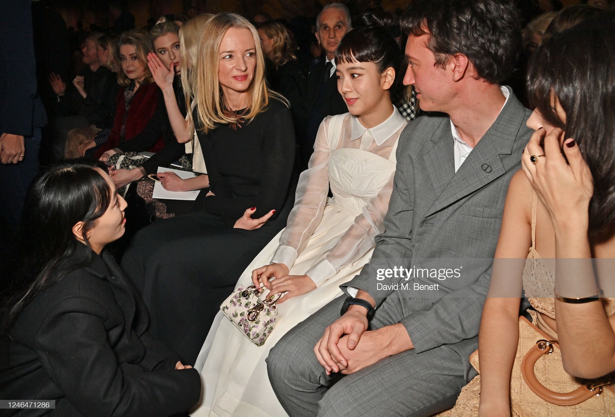 Update] JISOO at the Front Row with @dior CEO Delphine Arnault