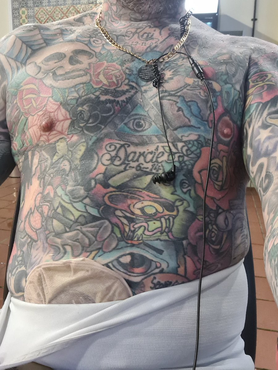 1 tattooed torso fighting fit 💪 in marathon training for @AutismAnglia on April the 2nd

@CrohnsColitisUK @ColostomyUK 
@ibdrelief #ileostomy #crohnsdisease #ostomy #tattooed #baggedbutalive #invisibleillness #Lifegoeson #nocolonstillrollin