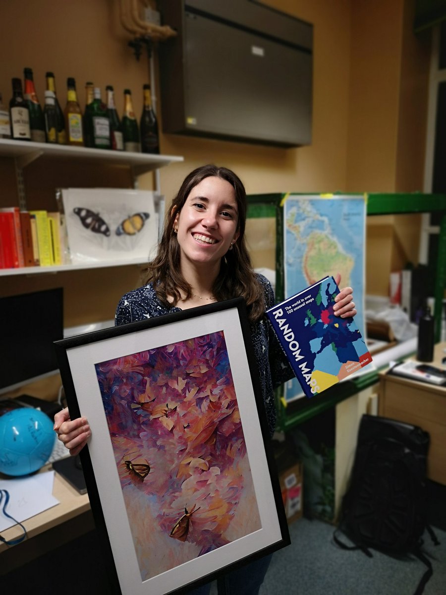 I finished my PhD and got beautiful presents for it! You can see I like football, maps and nerdy things in general 🤓 (like the AI generated painting)