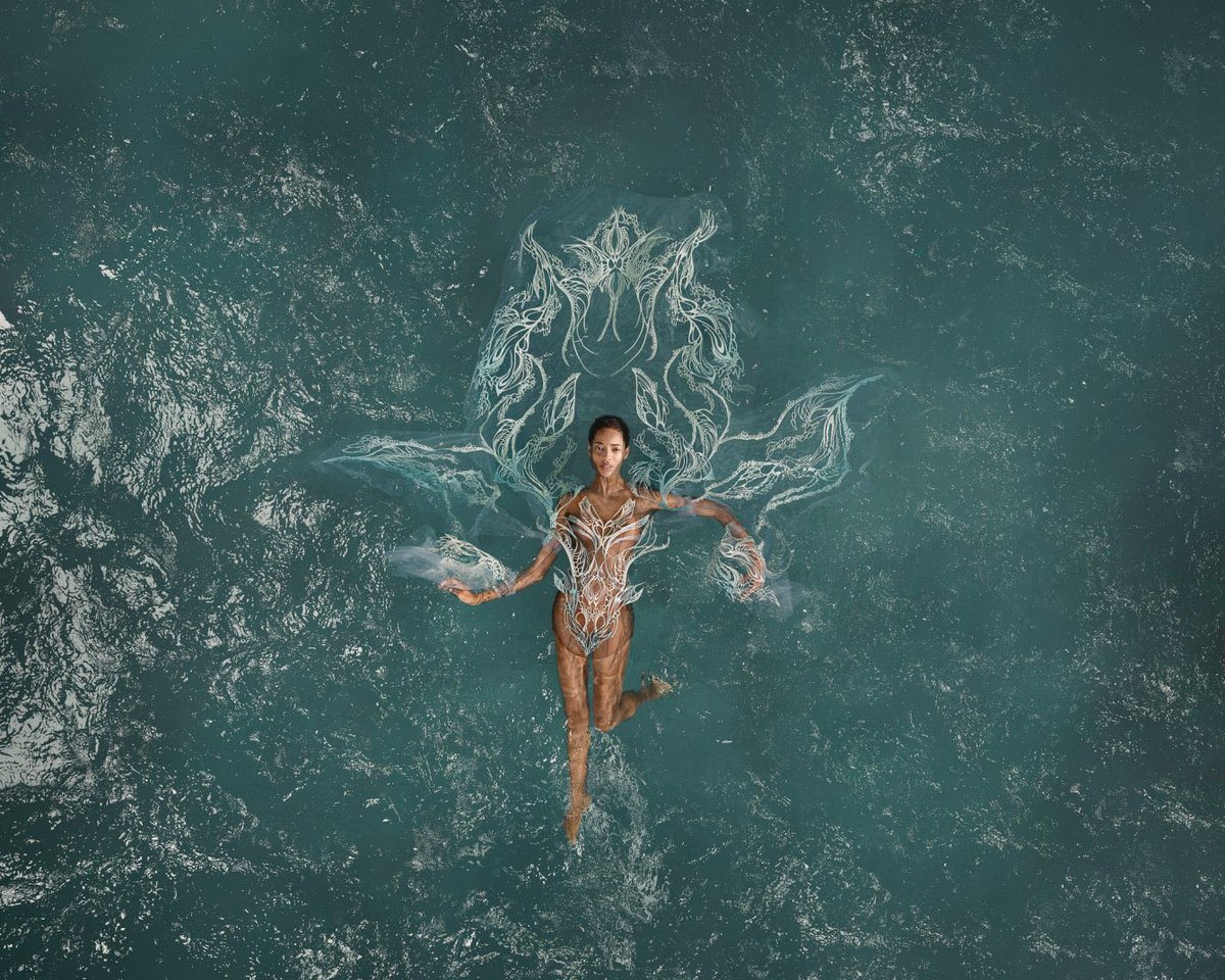 diorangxl's tweet photo. Iris Van Herpen Spring 2023 Couture https://t.co/lhih5nZtB1