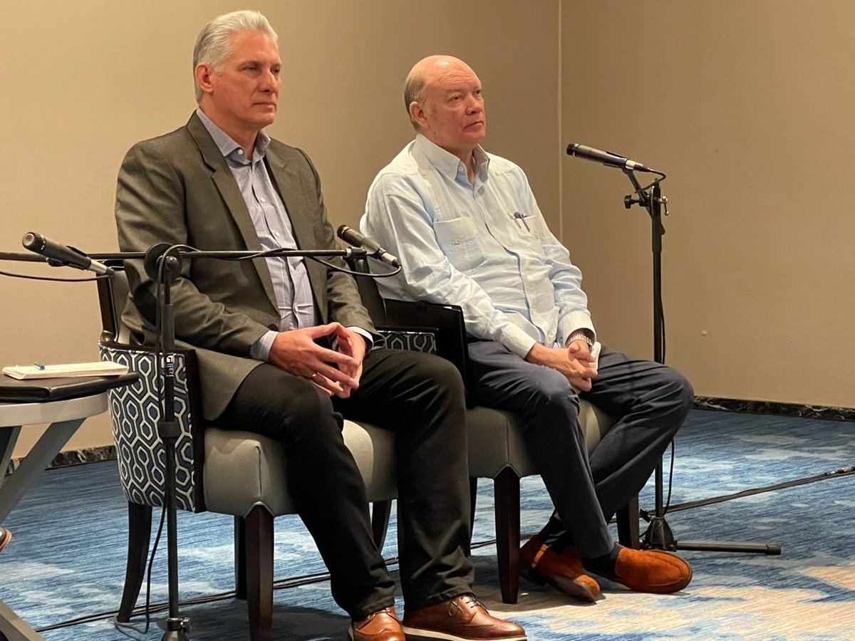 Presidente <a href="/DiazCanelB/">Miguel Díaz-Canel Bermúdez</a> sostuvo encuentro con más de 60 empresarios de #Argentina, con los que intercambió sobre buenas perspectivas para desarrollo relaciones económicas bilaterales. Varios proyectos de inversión de capital argentino sobre la mesa. #MejorSinBloqueo <a href="/MINCEX_CUBA/">MINCEX🇨🇺</a>