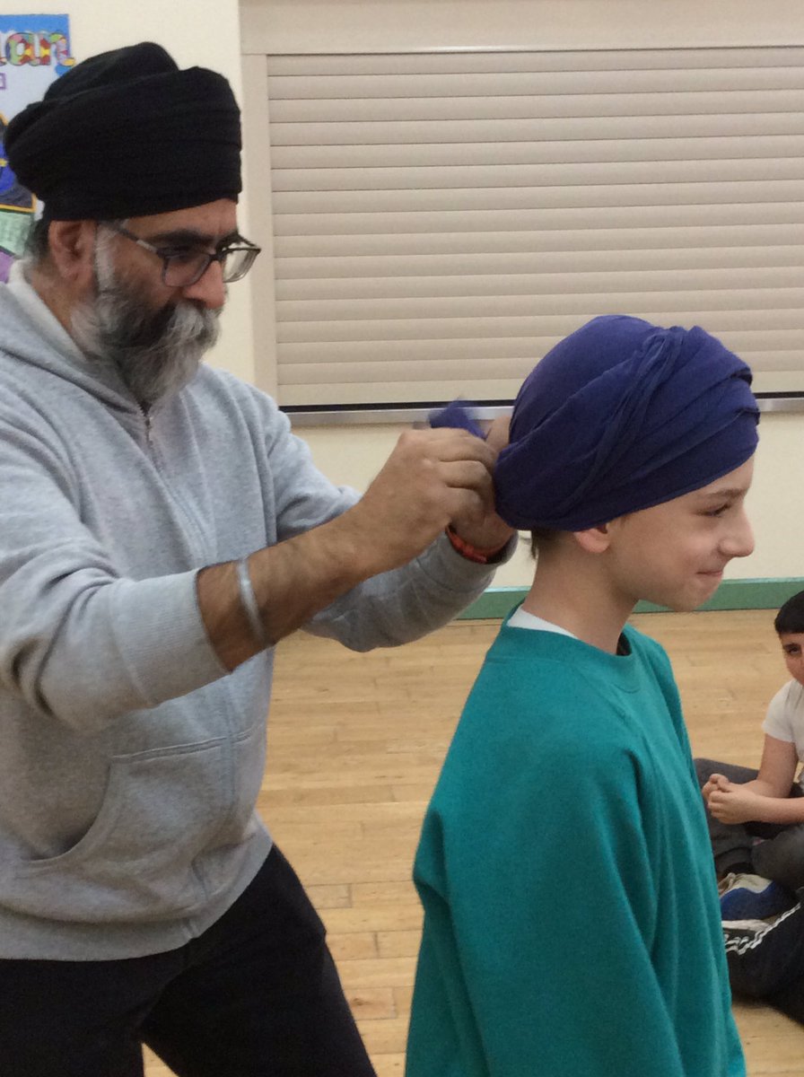 Mr Singh showed us how to prepare and tie a turban (dastar). #SikhCommunity #learningnewthings #understandingdifferentfaiths