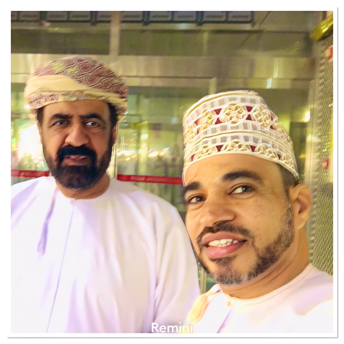 الأقدار جمعتني لبضع دقائق مع الاستثنائي الدكتور #سعيد_الكعبي في حوار عابر قصير ومثري على المستوى الشخصي
 ومن لا يعلم هذا الشخص الذي ارتبط اسمه دائما بمصلحة المواطن في الكشف عن المغشوش من المنتجات 
نسأل الله أن يرزقنا أمثال هذه المعادن النقية من الغيورين على هذا البلد العزيز