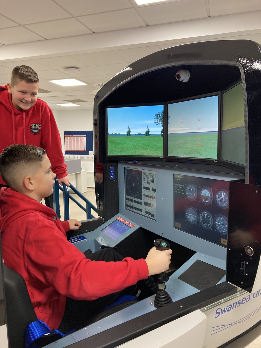 DanygraigP's tweet photo. Thank you to @SUSciEng for a fantastic tour, meeting a real rocket scientist 🧑‍🔬 🚀 🤩 and a chance for the Y6/5s to have a go on the flight simulators! ✈️ 🕹 Amazing ! #futurerocketscientists
#DYGPSCI https://t.co/jU0Ly1zG6B