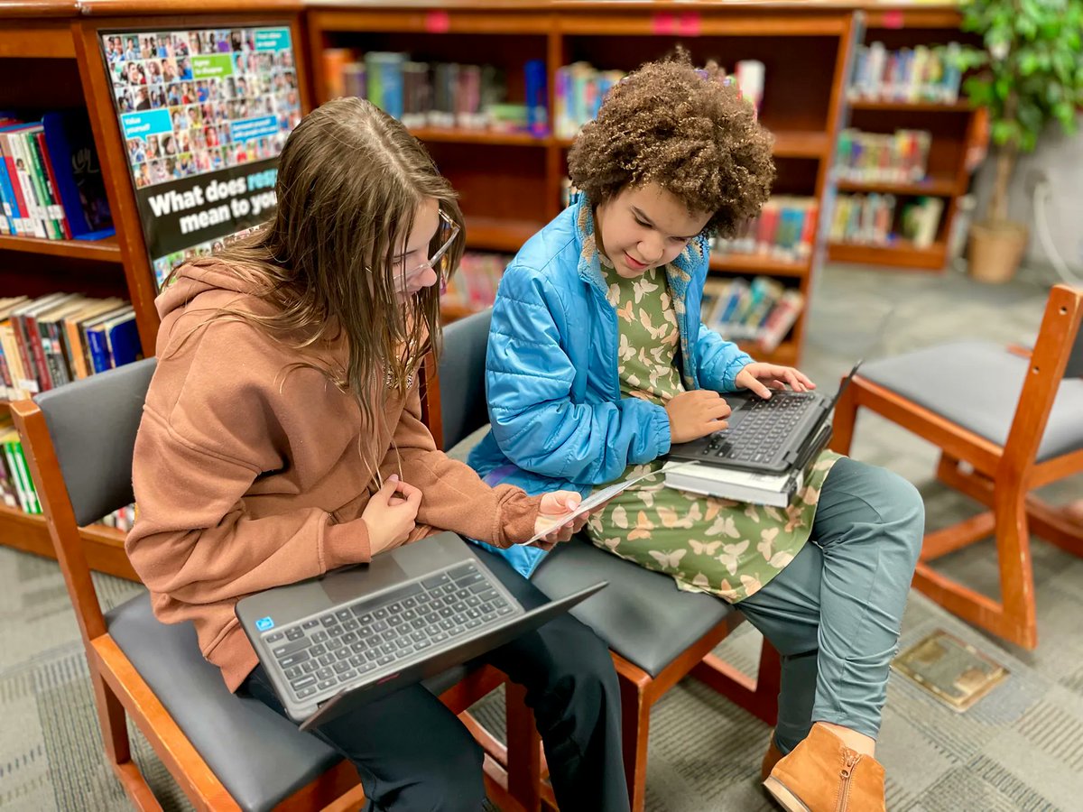 HiRMS_library's tweet photo. In the MC Friday…

6,942 people: Uh, why are the chairs in a huge circle?

Us: Ms. Cashwell &amp; Ms. Lopez are taking their readers on a road trip!

Partners discussed how a text’s features &amp; structures contributed to its message. New round, new text, new partner!

@hickoryridgemid https://t.co/DLorgUfRG4