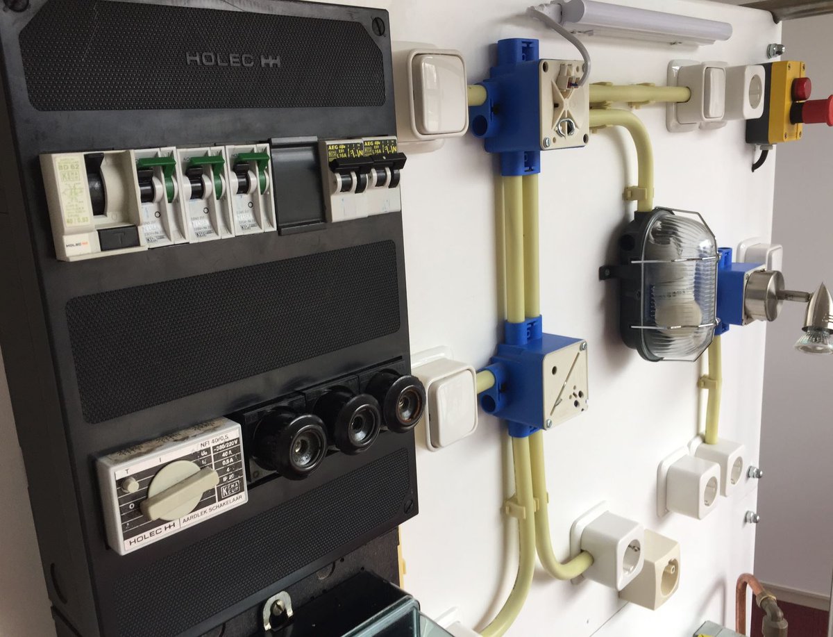 VeritechBV's tweet image. Extra gepland: cursus #NEN1010 praktische toepassingen voor monteurs op 8 maart 2023 op onze locatie te Drachten.

Meer informatie: veritech.nl/opleidingen/ne…