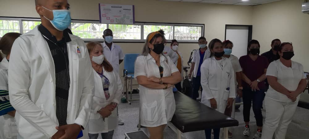 Durante el matutino del CDI La Quebradita se destaca la presencia de los Jefes de Estados en la VII Cumbre de la CELAC y se reafirma el compromiso de su colectivo de brindar un servicio de excelencia a la población Venezolana <a href="/cubacooperaven/">Brigada Médica Cubana en Venezuela</a> <a href="/DcMedica/">Misión Médica Cubana en el Distrito Capital</a> #CubaPorLaVida #CubaCoopera