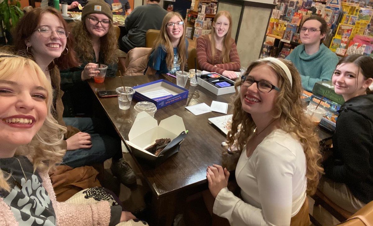 What a great Social Event at Hitherto planned by our Drama Club Social Events Chair! 
s/o to Taylor and everyone who could come and enjoy each others company 🎭