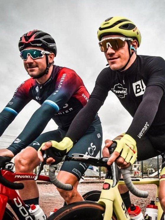 Comunque questi due ieri entrambi in TOP10 in Argentina. Non so quanti fratelli possono vantare un traguardo del genere 😊

Complimenti <a href="/eliaviviani/">Elia Viviani</a> <a href="/INEOSGrenadiers/">INEOS Grenadiers</a> e <a href="/AttilioViviani/">Attilio Viviani</a> @team_corratec ❤
#VueltaSJ2023 #eliaviviani #INEOSGrenadier #teamcorratec