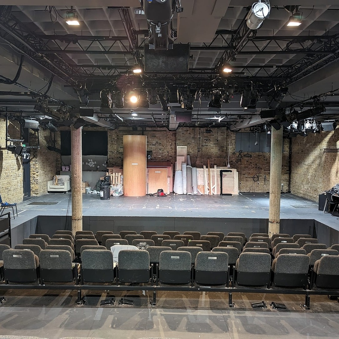 estage's tweet photo. How was your Sunday? Ours was BUSY 🐝

@irtmeuk, @TabithaPiggott and Lewis Champney spent the day taking the set down for Paradise Now! @BushTheatre. 

The set is being being given to a nearby school for their creative art department! A great way to get more life out of a set. https://t.co/fkJxPSRYKC