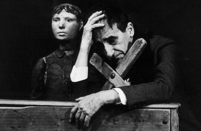 CompagniaTDF's tweet image. &quot;L&apos;opera d&apos;arte è sempre una confessione.&quot;

#UmbertoEco

#Arte 

---

- Immagine da &quot;La Classe Morta&quot; di #TadeuszKantor 1988, foto di Włodzimierz Wasyluk -