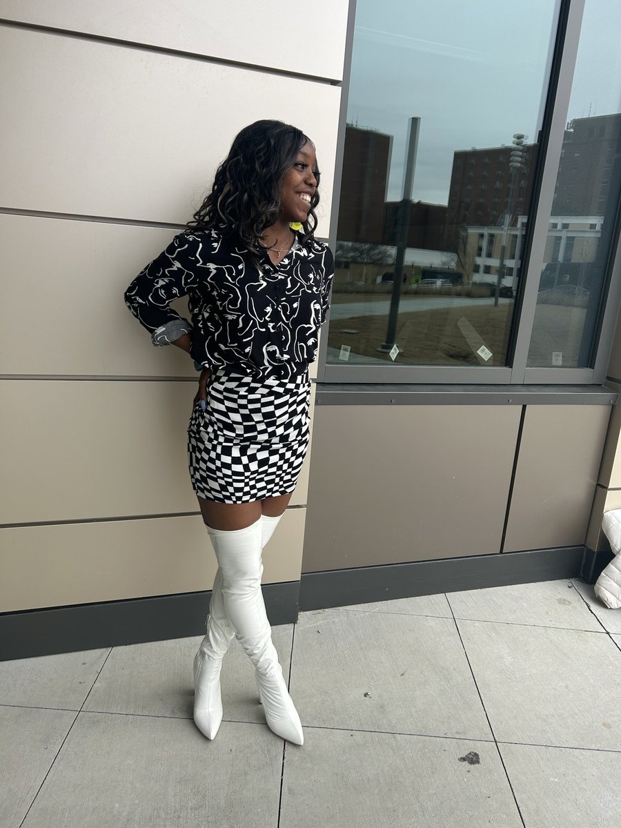 CPRModels's tweet image. Say hello to model, willow! Some pics from our “MIXED PRINTS” look 🏁