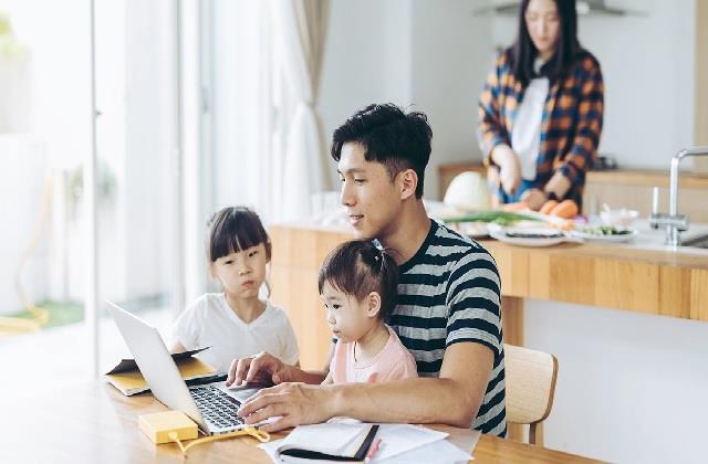 punjabkesari's tweet photo. Parenting Tips: वर्किंग पेरेंट्स इस तरह करें बच्चे की परवरिश
https://t.co/drtDCG4jEJ
#WorkingParents #SmartParentingTips #TipsForParents #ChildCare #ParentingTips #SmartChild https://t.co/GYBOGeBIgN
