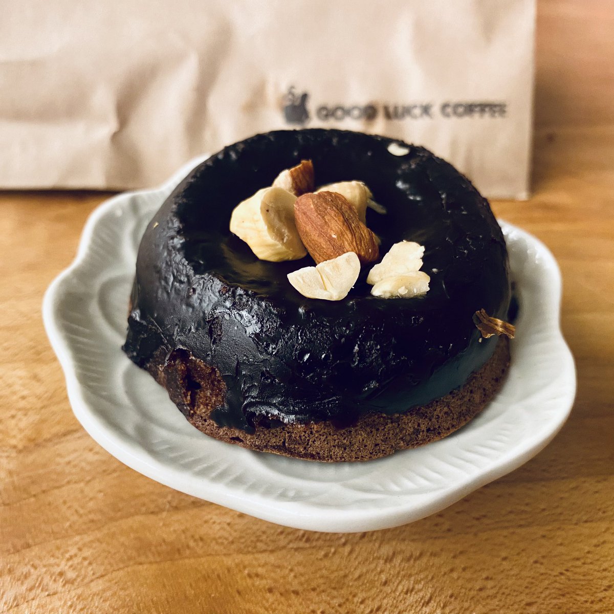 _ooo07's tweet photo. 明日のための今日のおやつ。good luck coffeeのチョコケーキ。 https://t.co/UQ4XUjqE5D