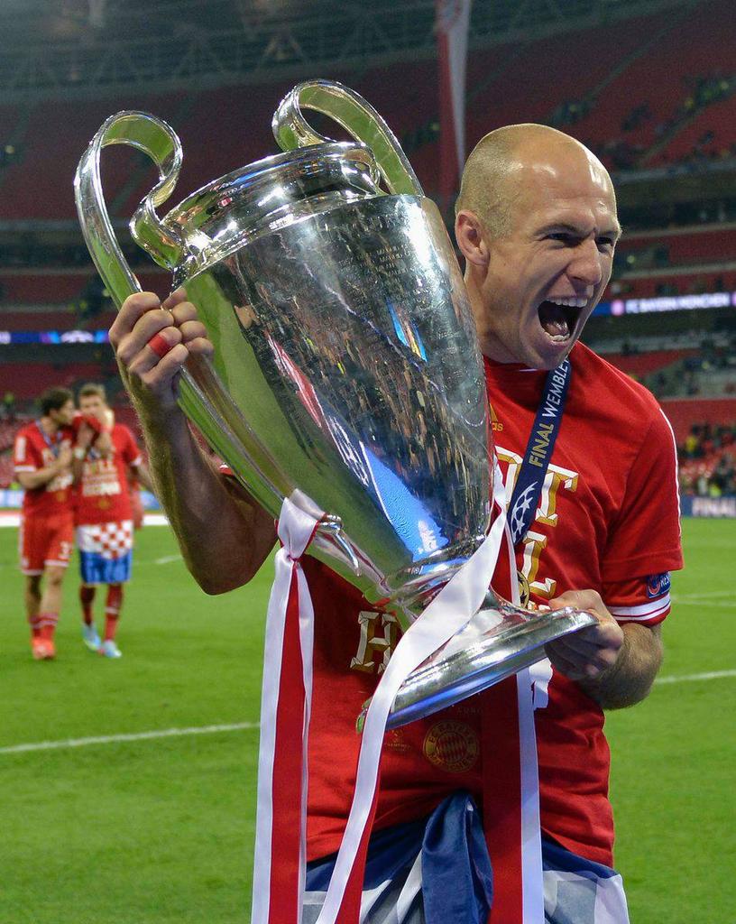 Happy 39th birthday to FC Bayern legend, Arjen Robben!   