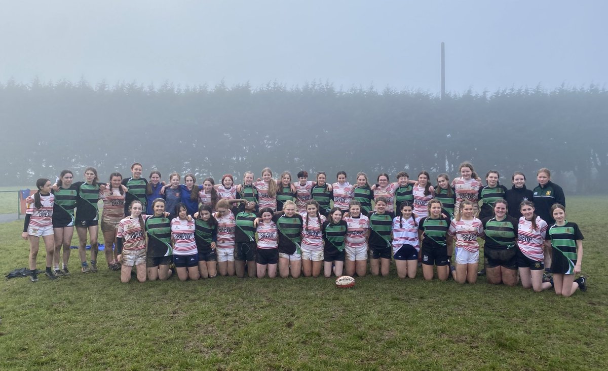 What a cracking game to kick off the @MunsterWomen junior schools cup 👏🏽commiserations @StMarysNenagh who pushed @Bandongramrugby right to the end, final score 19-15 to the girls wearing the Black & Green 👏🏽🤙🏽 #MunsterStartsHere @ken_imbusch @wendstar8 @GraceKy13 @Rosemary3Brown