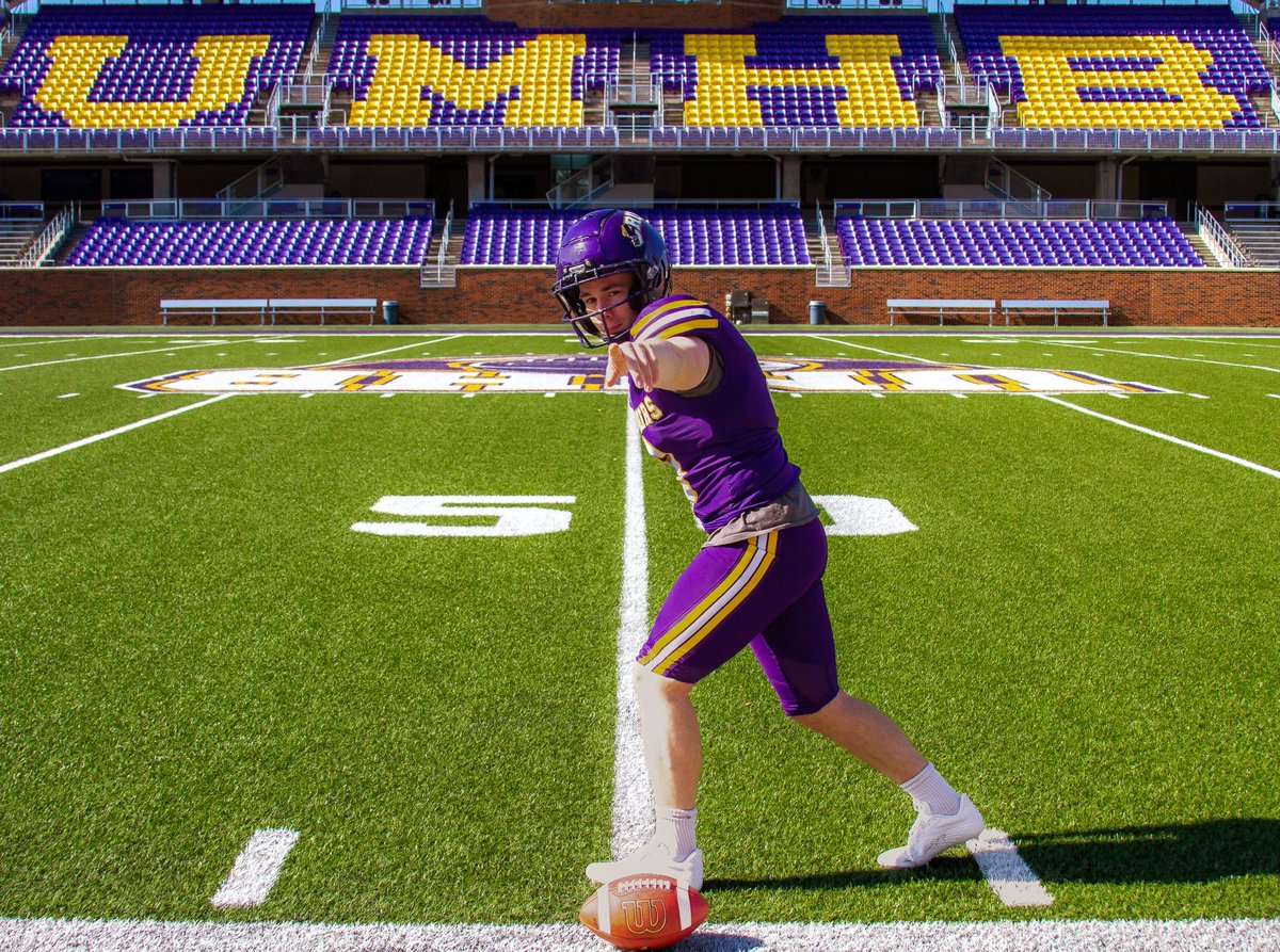 Honored and Humbled to announce I’m furthering my academic and football career at the University of Mary Hardin Baylor!!💜💛💜💛 #GoCru <a href="/coachmcarey/">Mark Carey</a> @CoachHuschka <a href="/Coach_LHarmon/">Larry Harmon</a> Excited for this new chapter!!!💛💜