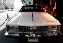 _46_e's tweet photo. @d7oom4cars الذهين من يقول لنا هالسيارة وش اسمها طبعًا هي لأحد الملوك وكان يسوقها بنفسه 👏 https://t.co/rMCs7ubMIs