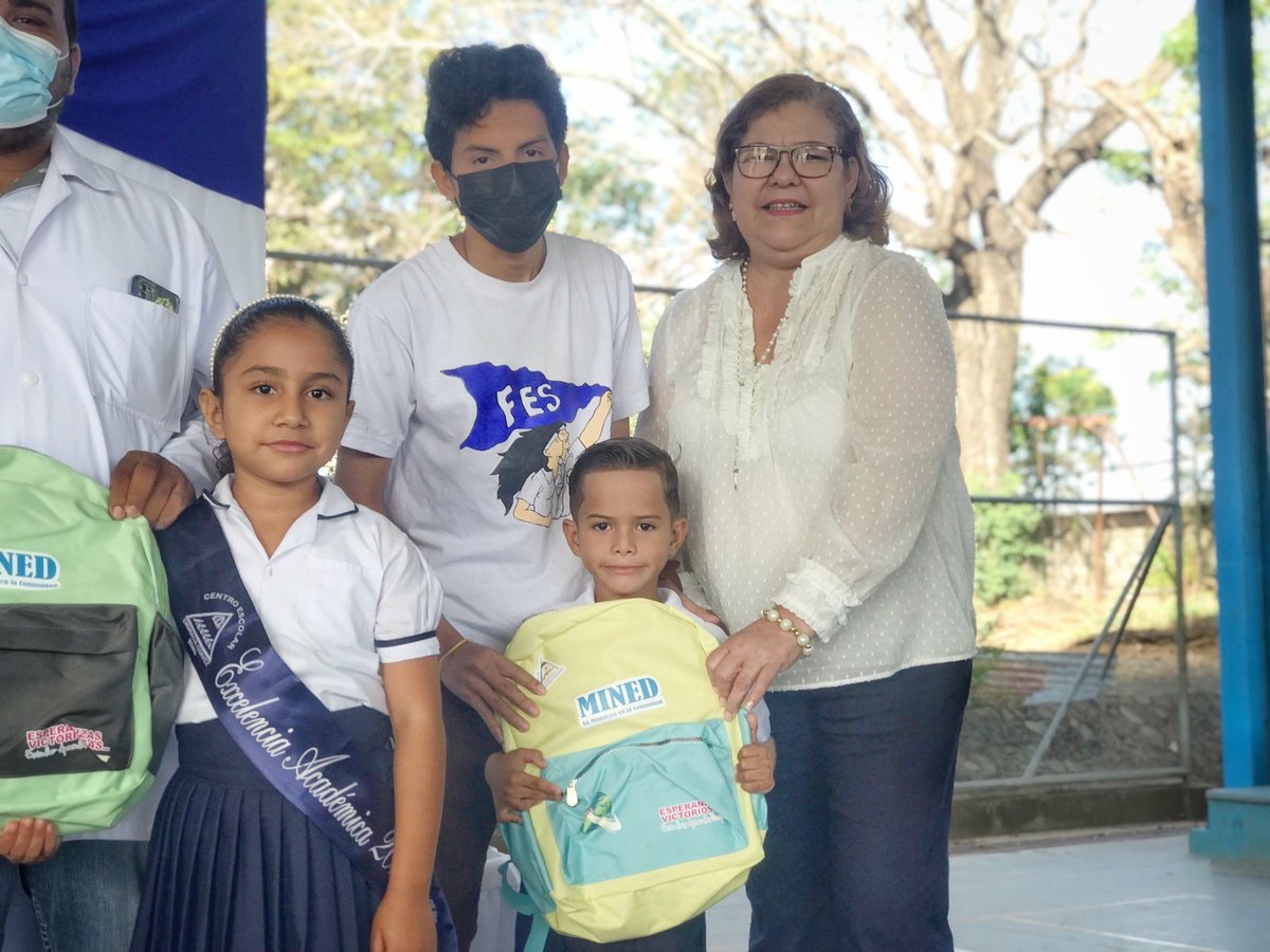 WalterSaenz505's tweet photo. #Rivas | Inauguración del Buen Ciclo Escolar 2023 ¡Vida y Esperanza! en el Municipio de Rivas desde la Escuela Primaria Engracia Chávez en dónde la Alcaldesa del Municipio de Rivas Cra. Vilma Casanova estuvo presente.

#AClasesVidayEsperanza 
#RivasAlcaldiaDelPueblo https://t.co/9BhihnIau9