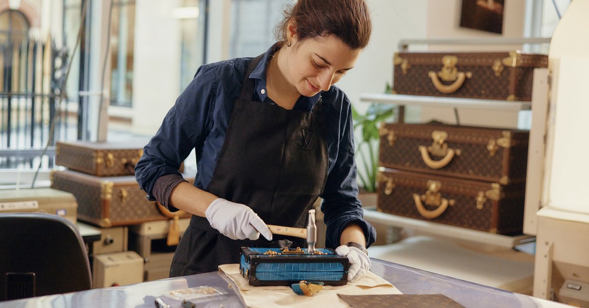 The men and women who craft #LouisVuitton creations perpetuate a 160-year-old heritage. In our ateliers, our Production & Manufacturing teams act as essential links between our designers and our clients, turning dreams into reality. Find our latest #LVJobs on.louisvuitton.com/60193XcyV