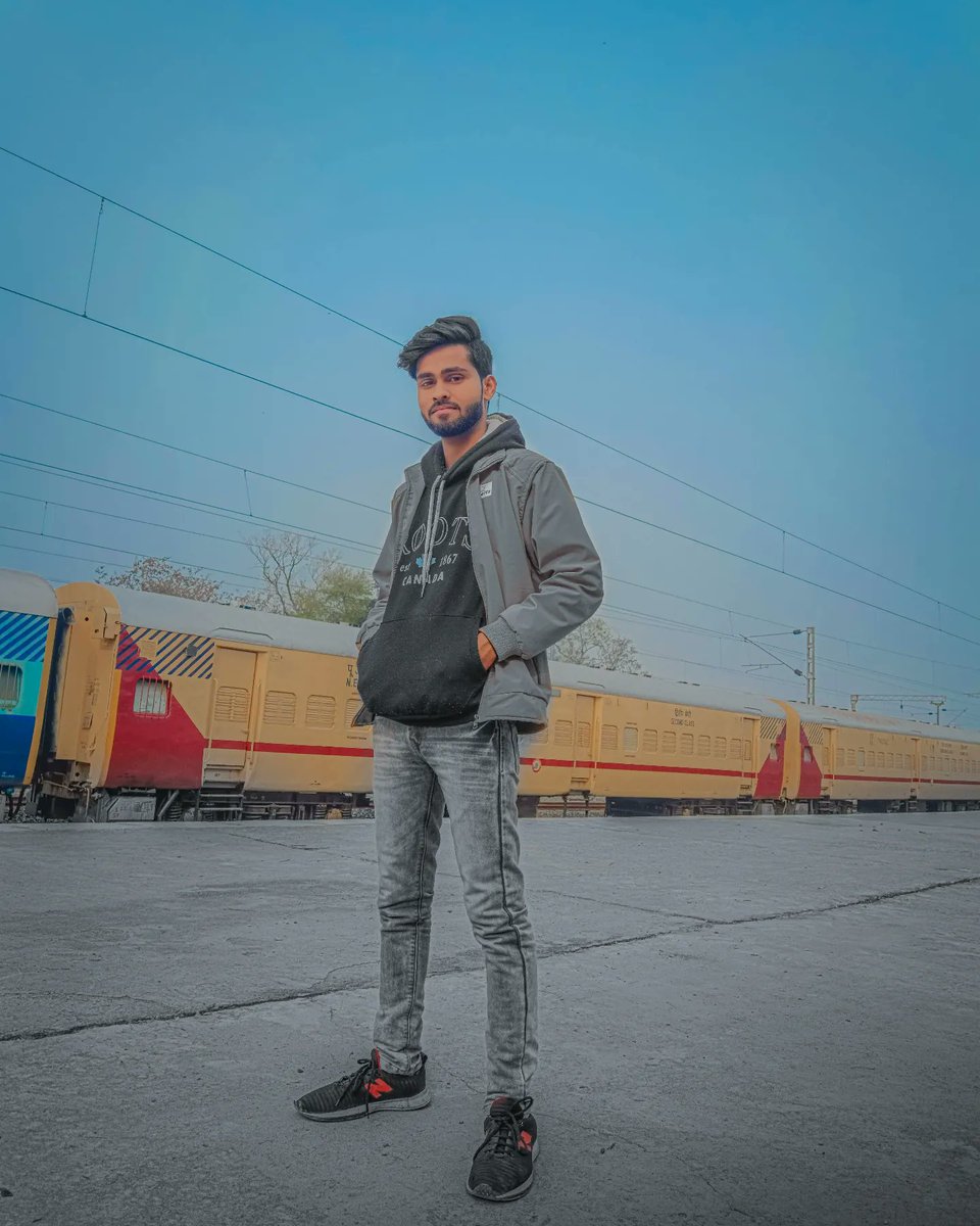 rohit_singh_096's tweet photo. 22.01.2023
#rohit_singh_096 #hyrohitsingh #onewaylife #rstheeditor #fashion #fatherofeveryone #Varanasi #dlwvaranasi #style #Pose #photography #photooftheday https://t.co/MvW8zDceUX